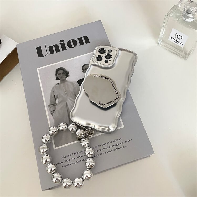 Coque coussin d'air avec bracelet en perles argentées mates pour iPhone 