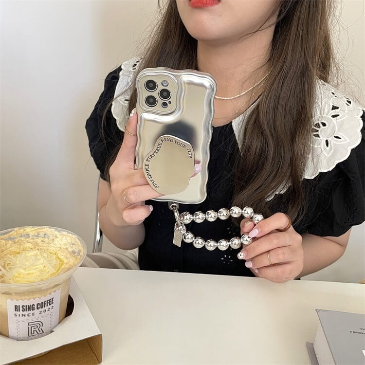 Coque coussin d'air avec bracelet en perles argentées mates pour iPhone 