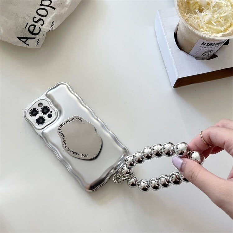 Coque coussin d'air avec bracelet en perles argentées mates pour iPhone 
