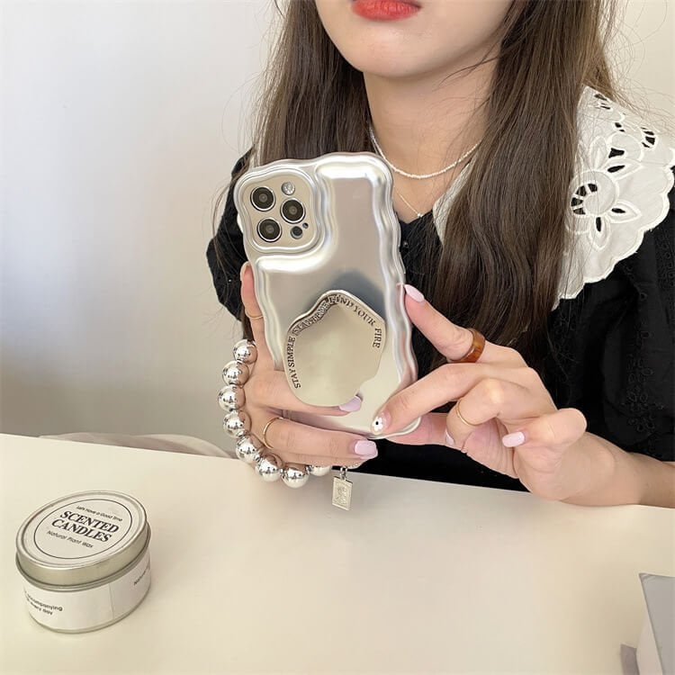 Coque coussin d'air avec bracelet en perles argentées mates pour iPhone 