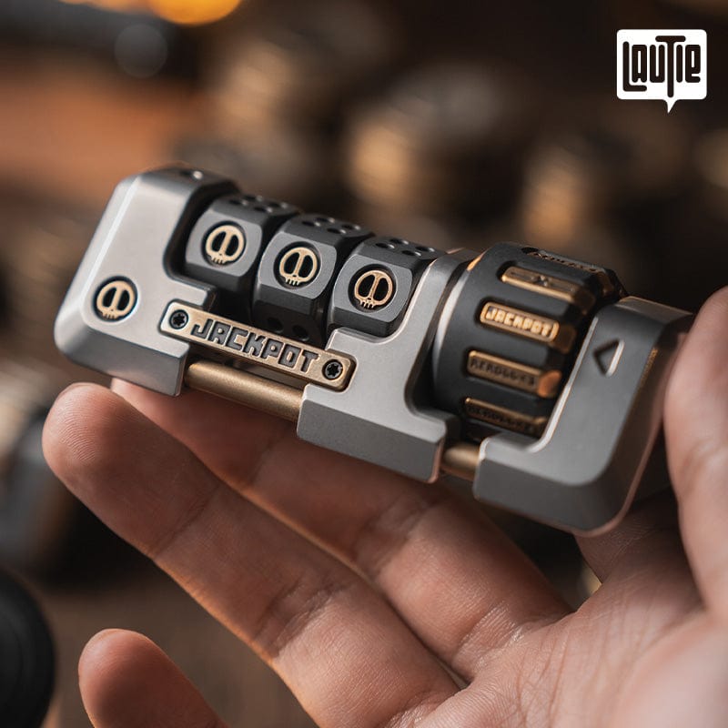 Jackpot 2.0 Deskset. 2099 Series