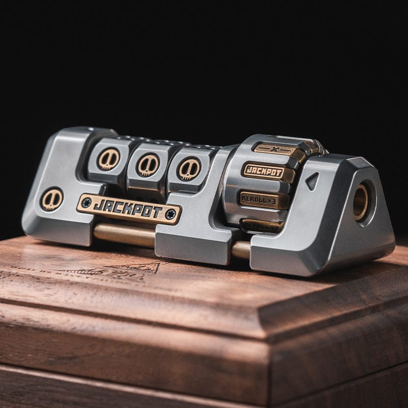 Jackpot 2.0 Deskset. 2099 Series